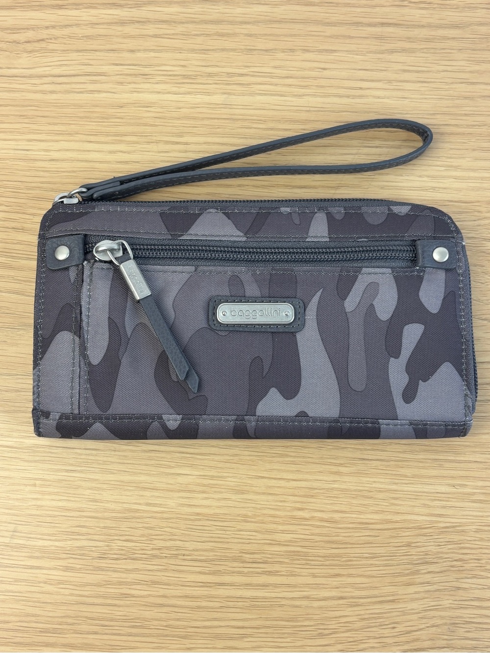 Baggallini Gray Camouflage Zip Around Wristlet Clutch Wallet